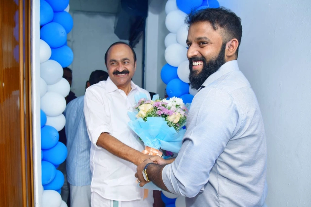Newpolyglots leadership receiving state honor from the Chief Minister of Kerala State (2026)